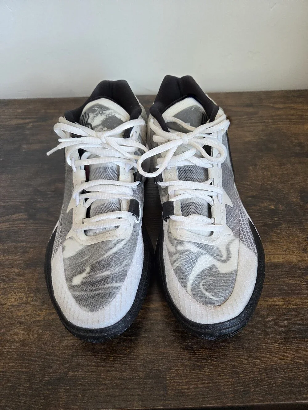 Nike Kyrie 8 Basketball Shoes Athletic Black White Men's 11 XIXXIII DJ6017-101